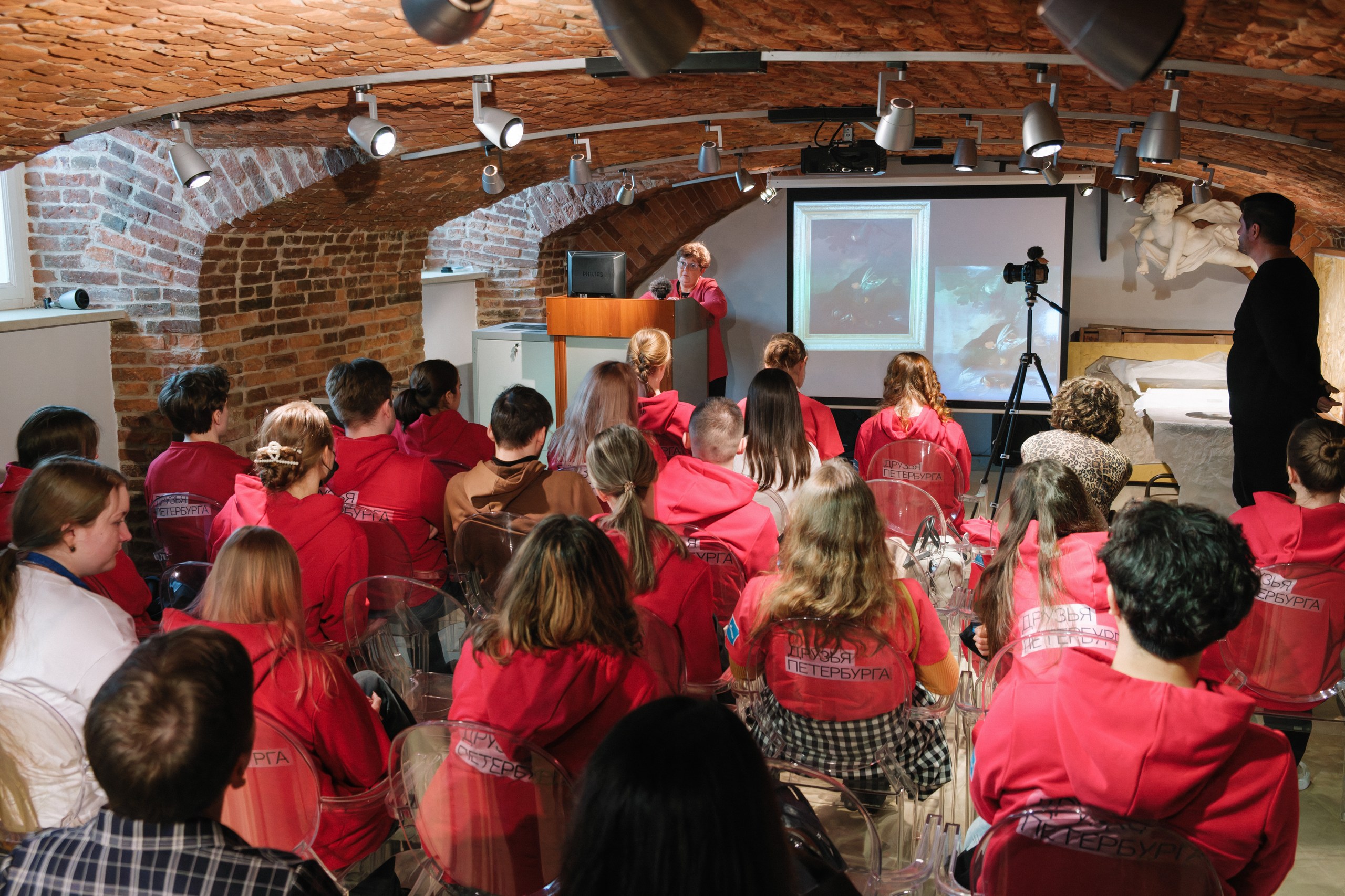 Панно личных апартаментов Екатерины II в ГМЗ «Царское Село» реконструируют с помощью нейросетей 7