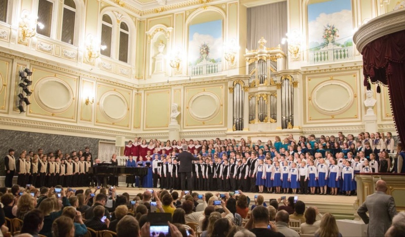 «Земля детей» завершила юбилейный сезон хоровым парадом