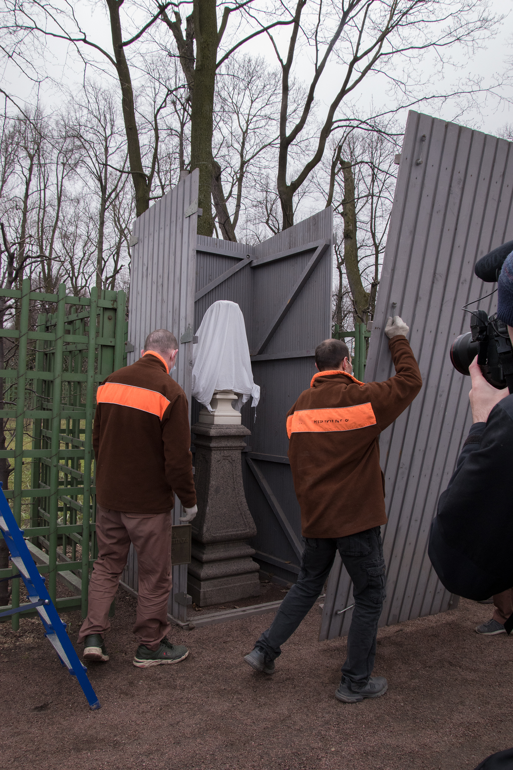 Скульптуры Летнего сада освободят из деревянных футляров11