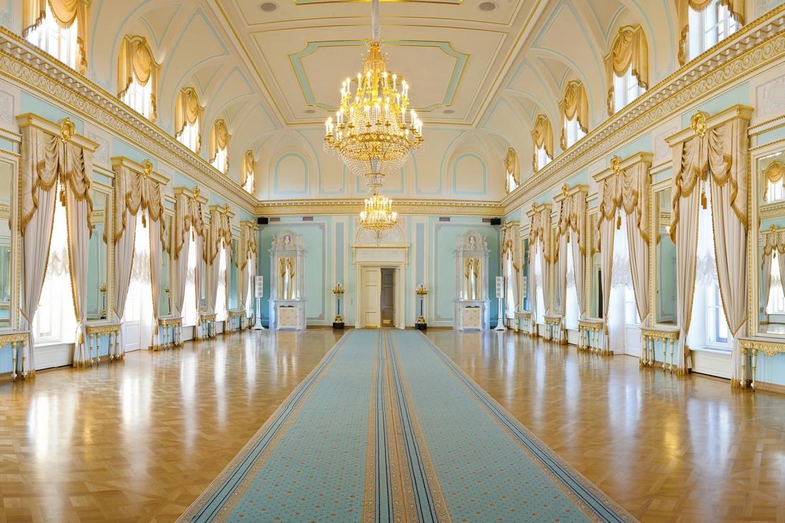 Государственный комплекс «Дворец конгрессов» (Константиновский дворец) 3