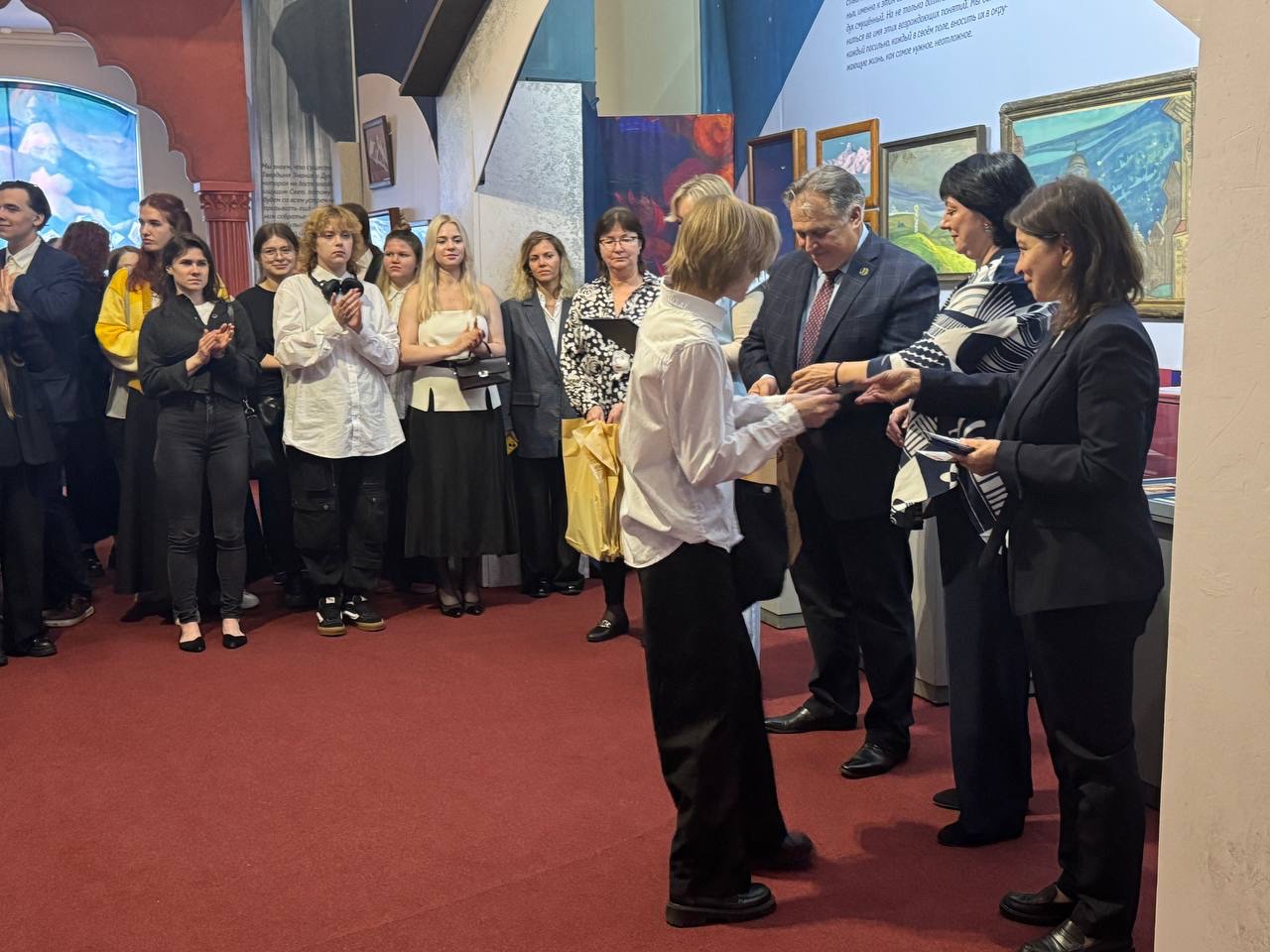 Первокурсников художественного училища имени Рериха посвятили в студенты1