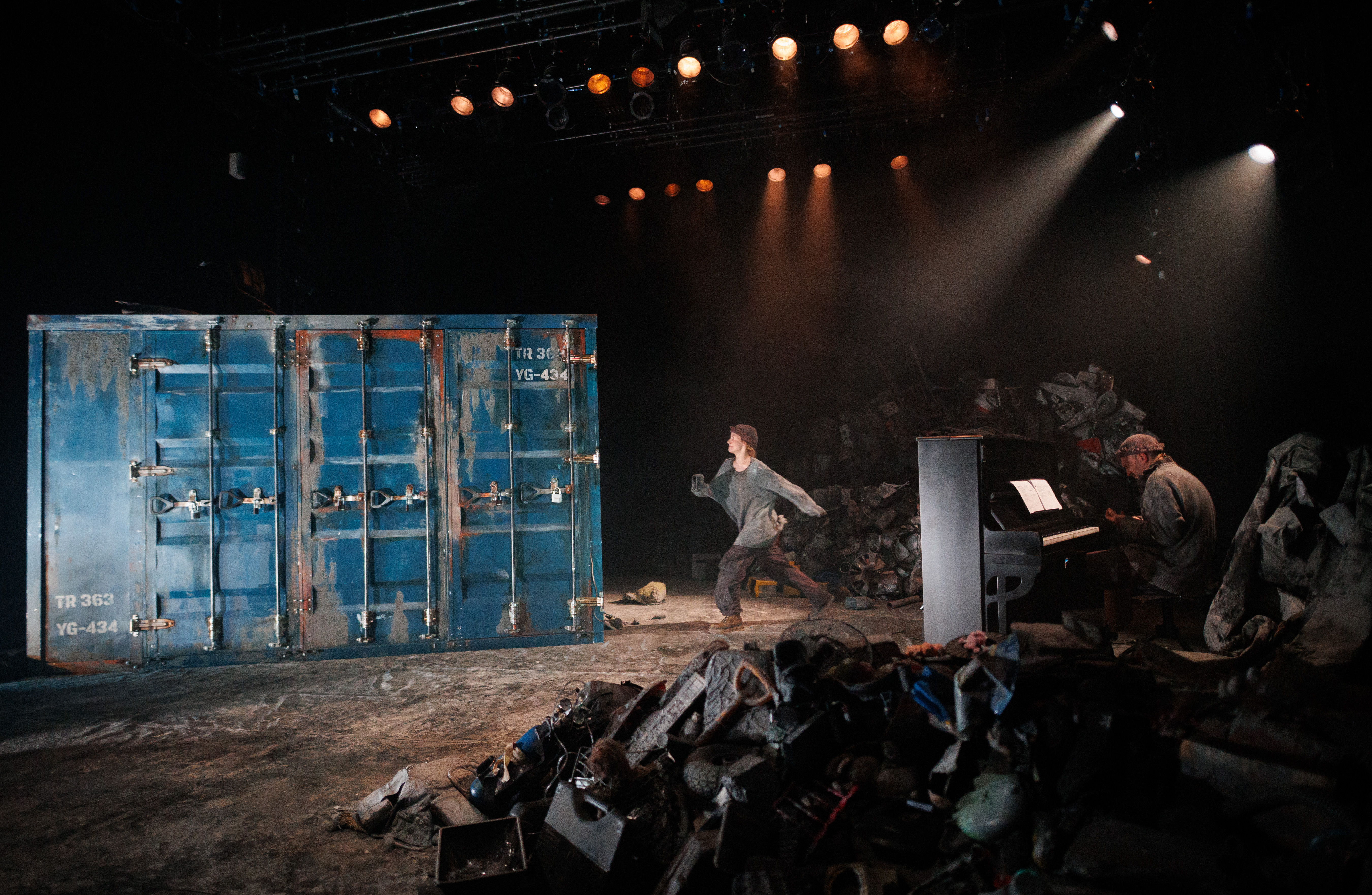 «Человеческий голос» поведает об одиночестве на сцене БДТ 4