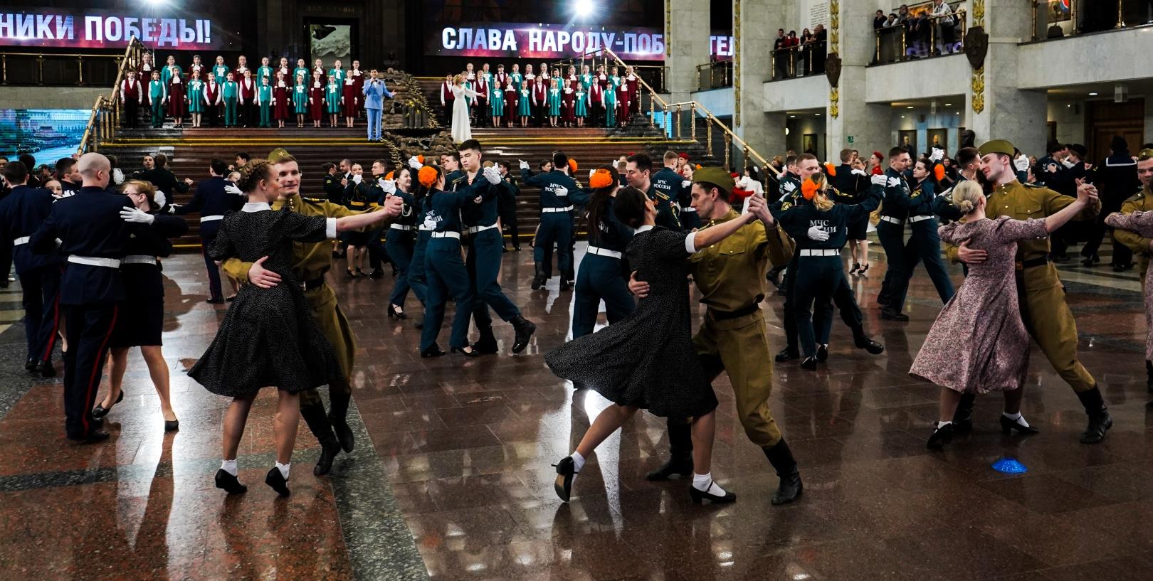 Танцевальный флешмоб «Память хранит имена» вновь объединил тысячи участников