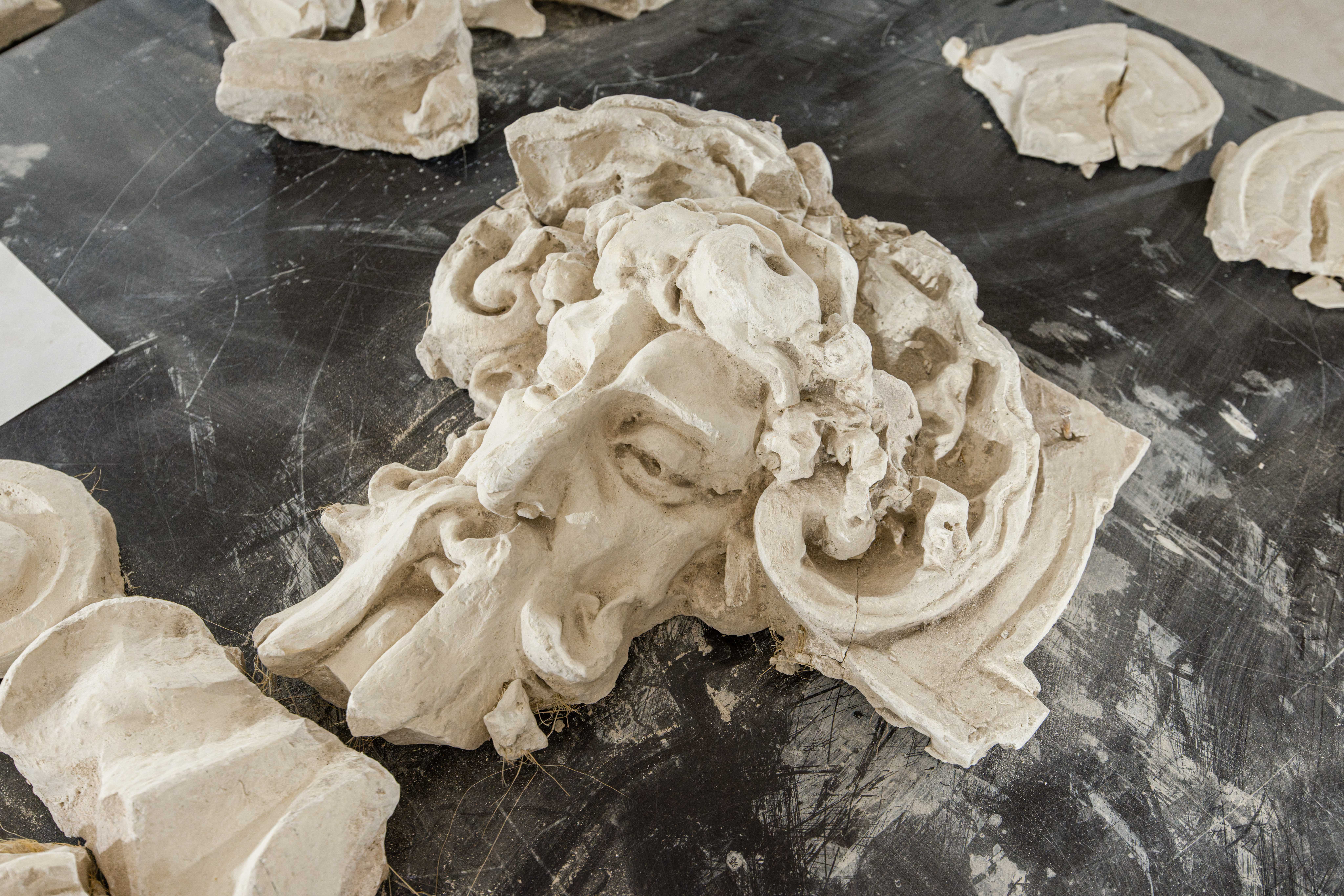 В дымовой трубе Дома Радио нашли барельеф 1910-х годов4