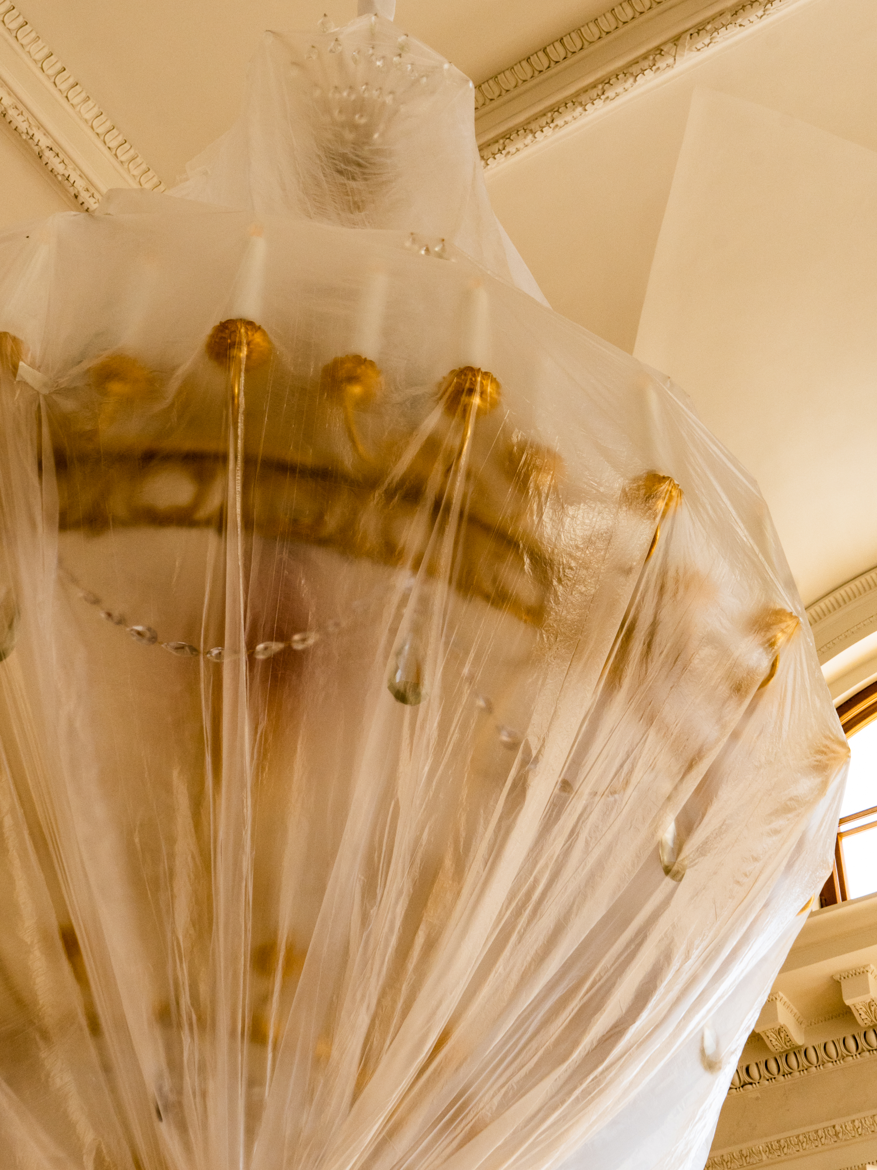 Реставраторы восстановили три большие люстры в ГМЗ «Царское Село» 21