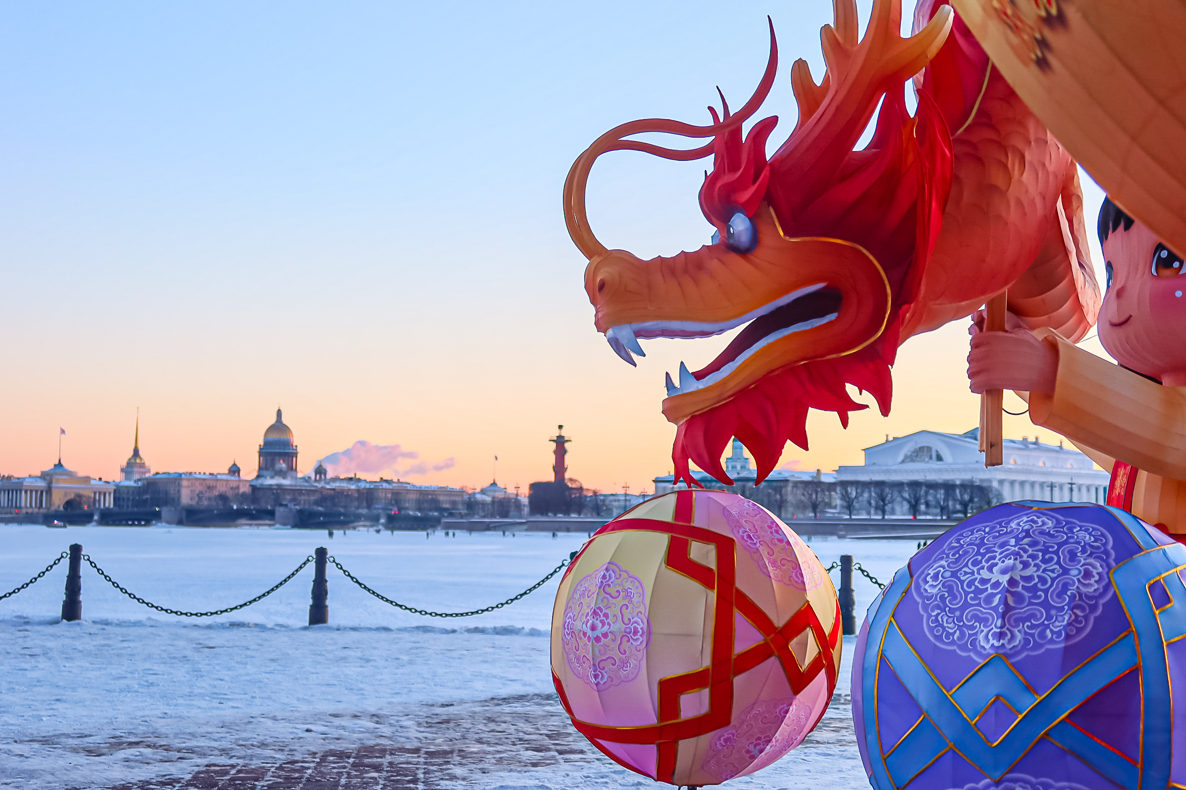 Драконы и фениксы из Цзыгуна поселились на Заячьем острове39