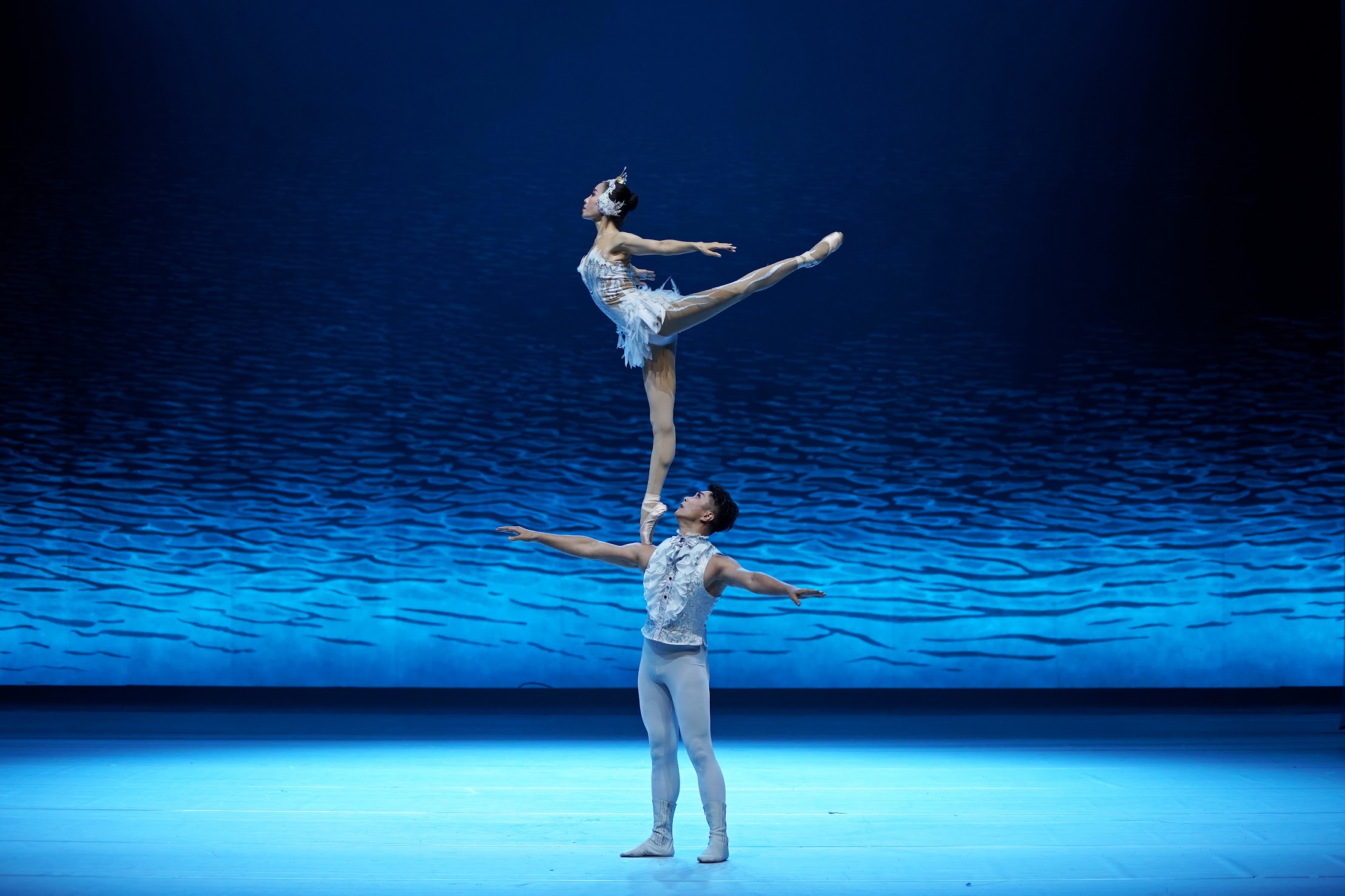 Китайские артисты-виртуозы удивят петербуржцев драмой «Лебедь» 1