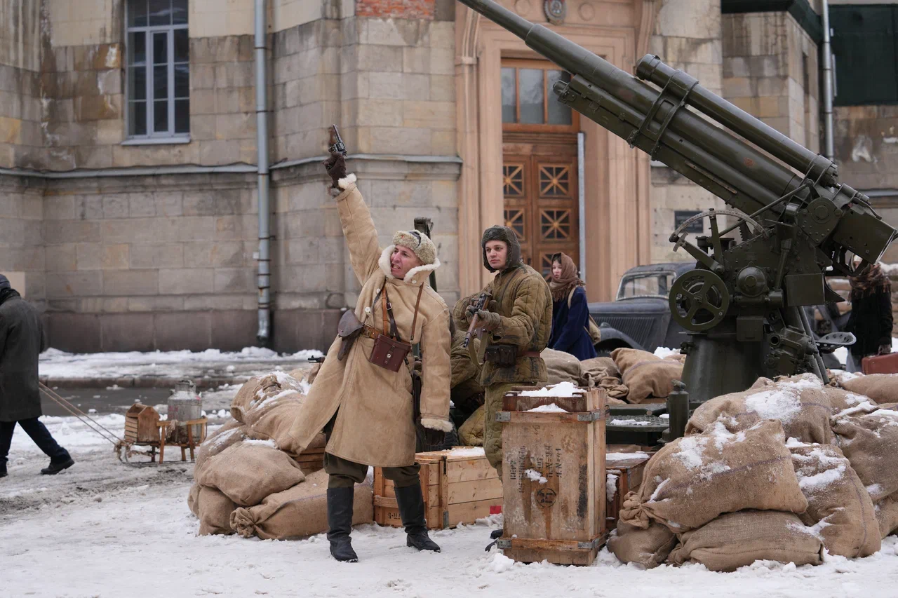 Павел Трубинер о том, как готовился к роли бандита и предателя в сериале «Банда ЗИГ ЗАГ»3