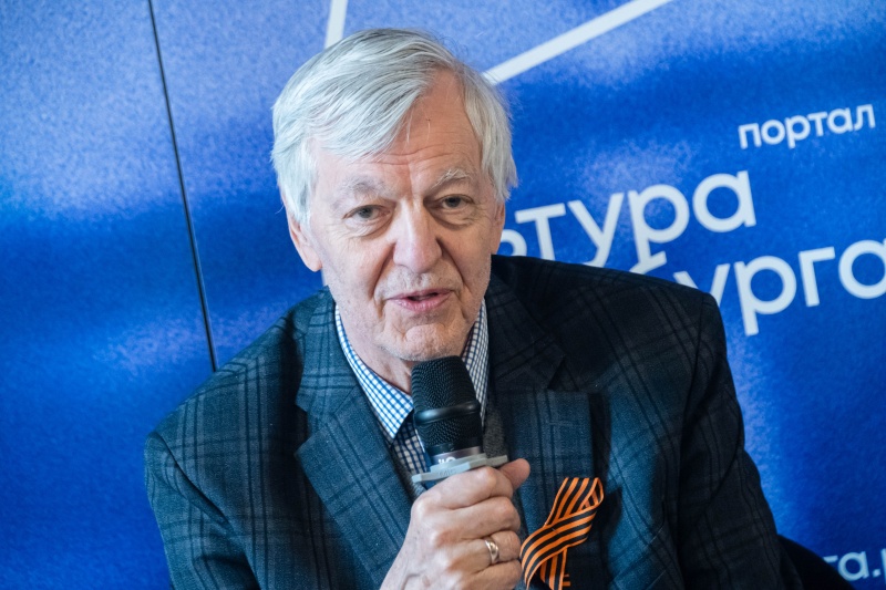 Виктор Акулович: «Военные песни — это жемчужины музыкальной культуры» Виктор Акулович: «Военные песни — это жемчужины музыкальной культуры»
