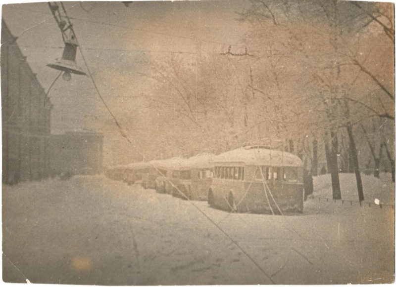 Обложка: Неизвестный автор. Ленинград в блокаде. 1941-1942. РОСФОТО Обложка: Неизвестный автор. Ленинград в блокаде. 1941-1942. РОСФОТО