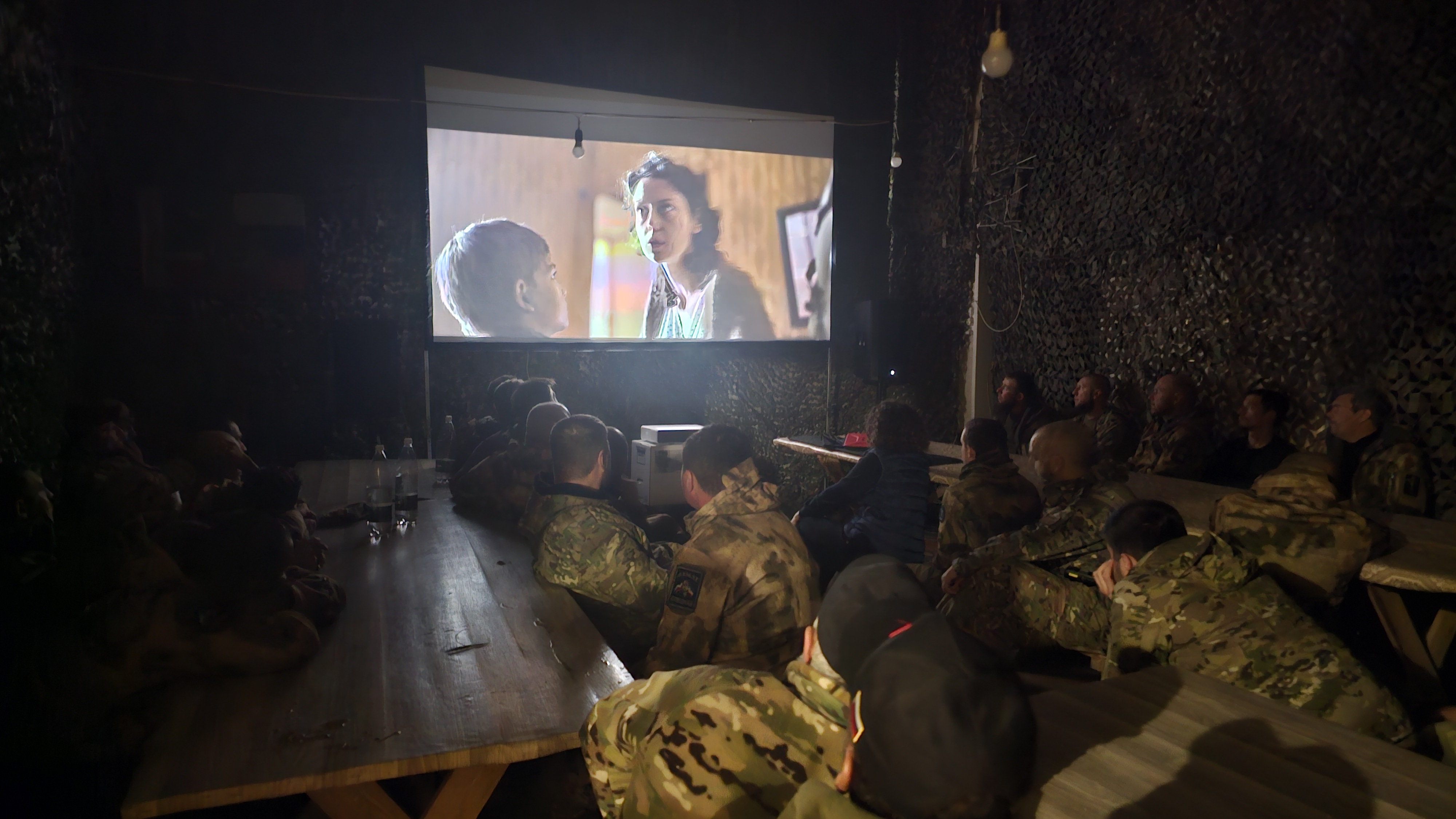 «Ленфильм» возрождает традицию кинопередвижек для бойцов СВО5