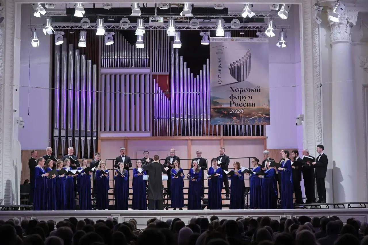 Петербургский Камерный хор выступил на сцене Свердловской филармонии 3
