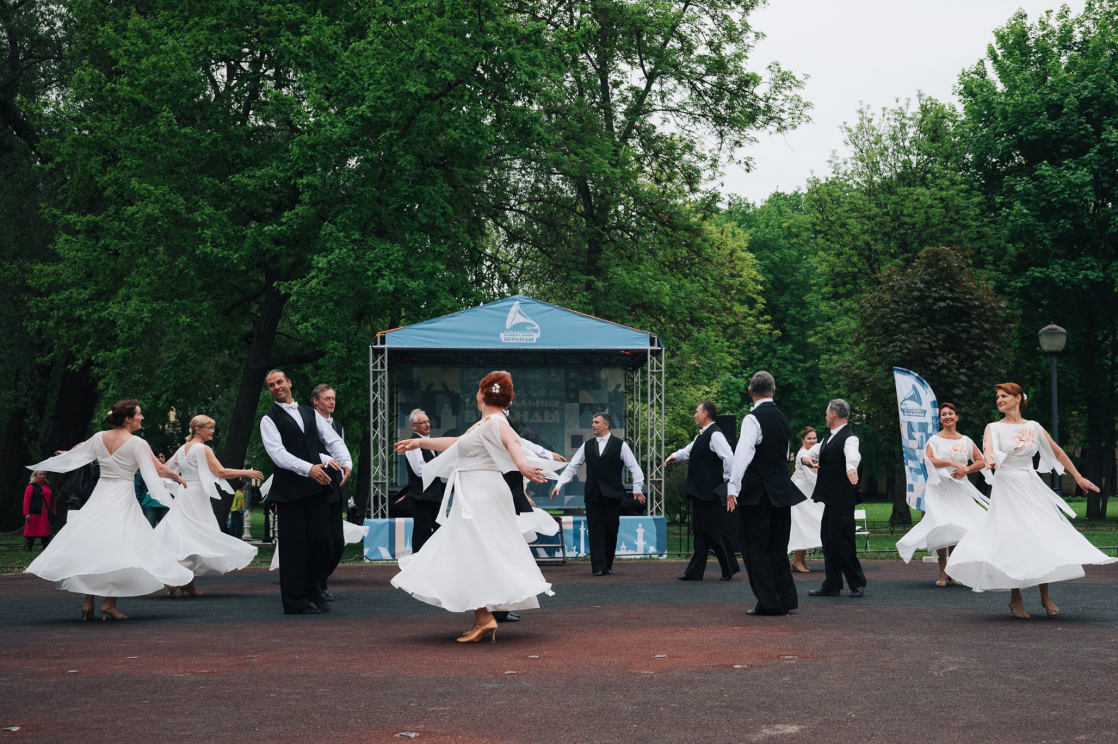 В Юсуповском саду пройдет встреча «Народный танец» для горожан серебряного возраста