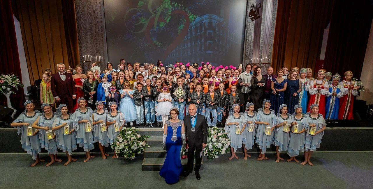 «Дворец зажигает огни!»