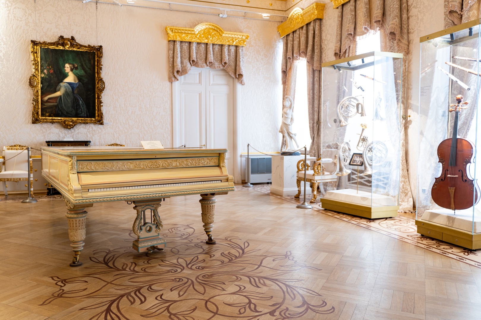 ОБложка: В Шереметевском дворце открылись новые залы «Императорские музыкальные инструменты» 