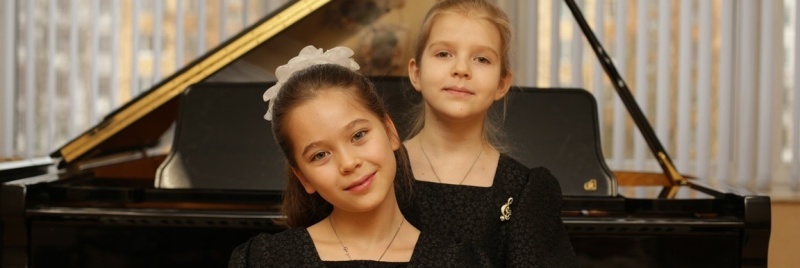 Фото заставки: Участницы Конкурса «Брат и сестра». Фото предоставлено организаторами. Правообладатель: Оргкомитет конкурса.