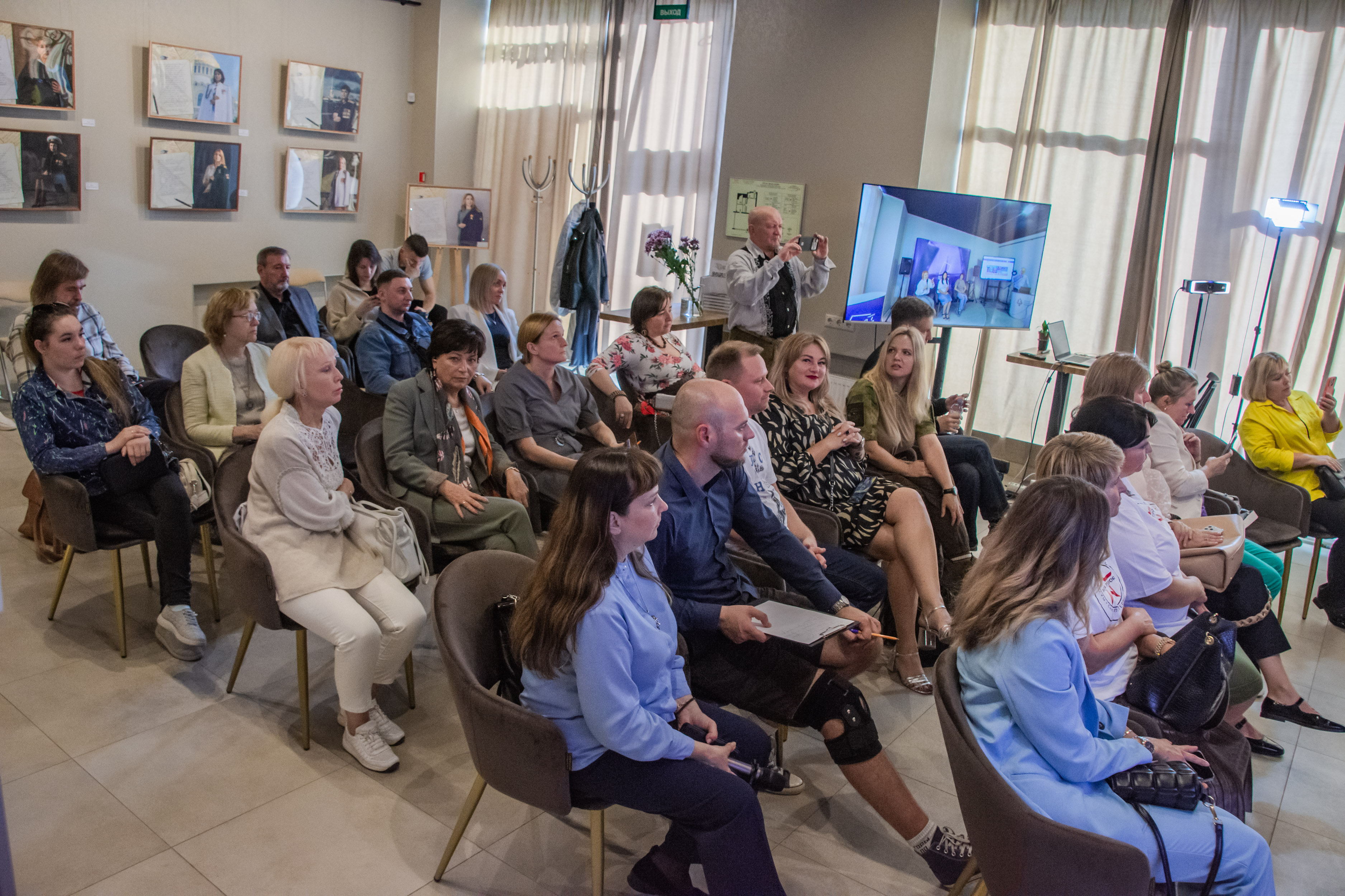 В медиацентре «Культура Петербурга» открылась выставка «Закаленная сталь России»     3