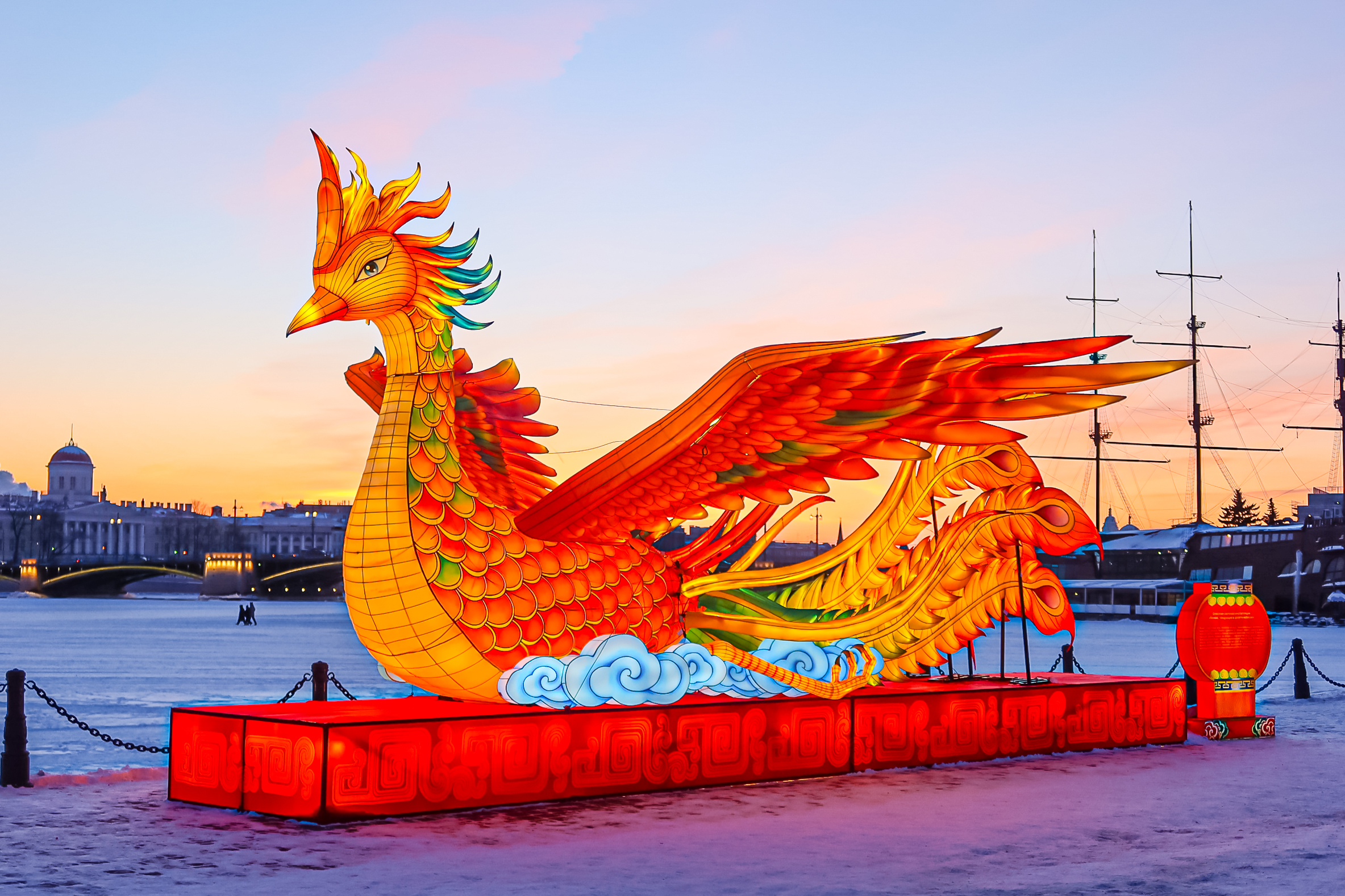 Драконы и фениксы из Цзыгуна поселились на Заячьем острове32