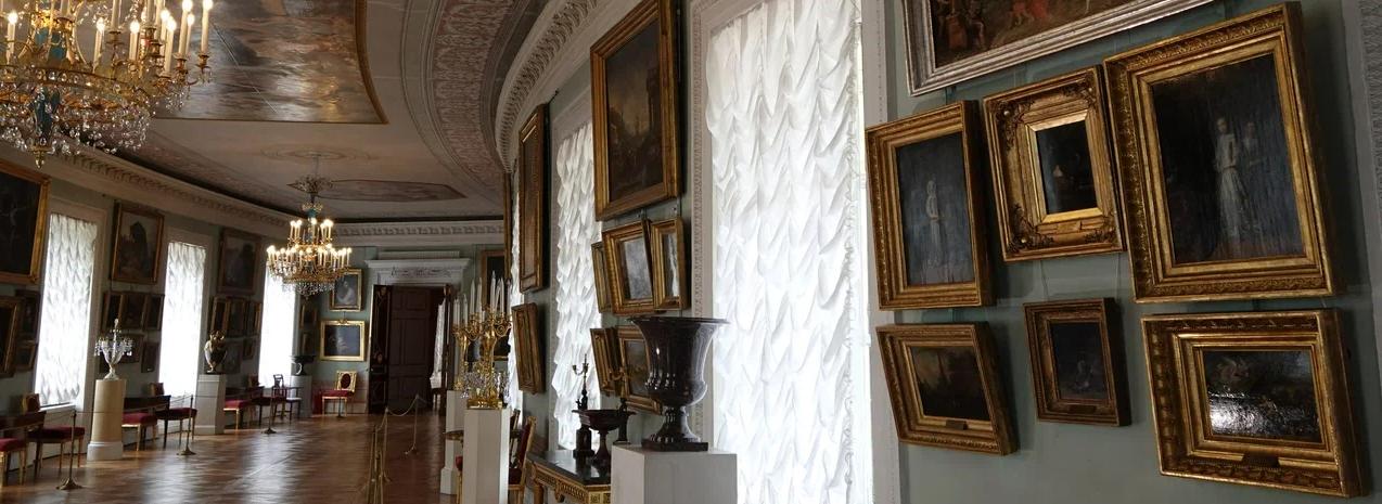 Обложка: после реставрации в Павловский дворец вернулись две картины XVII века. 