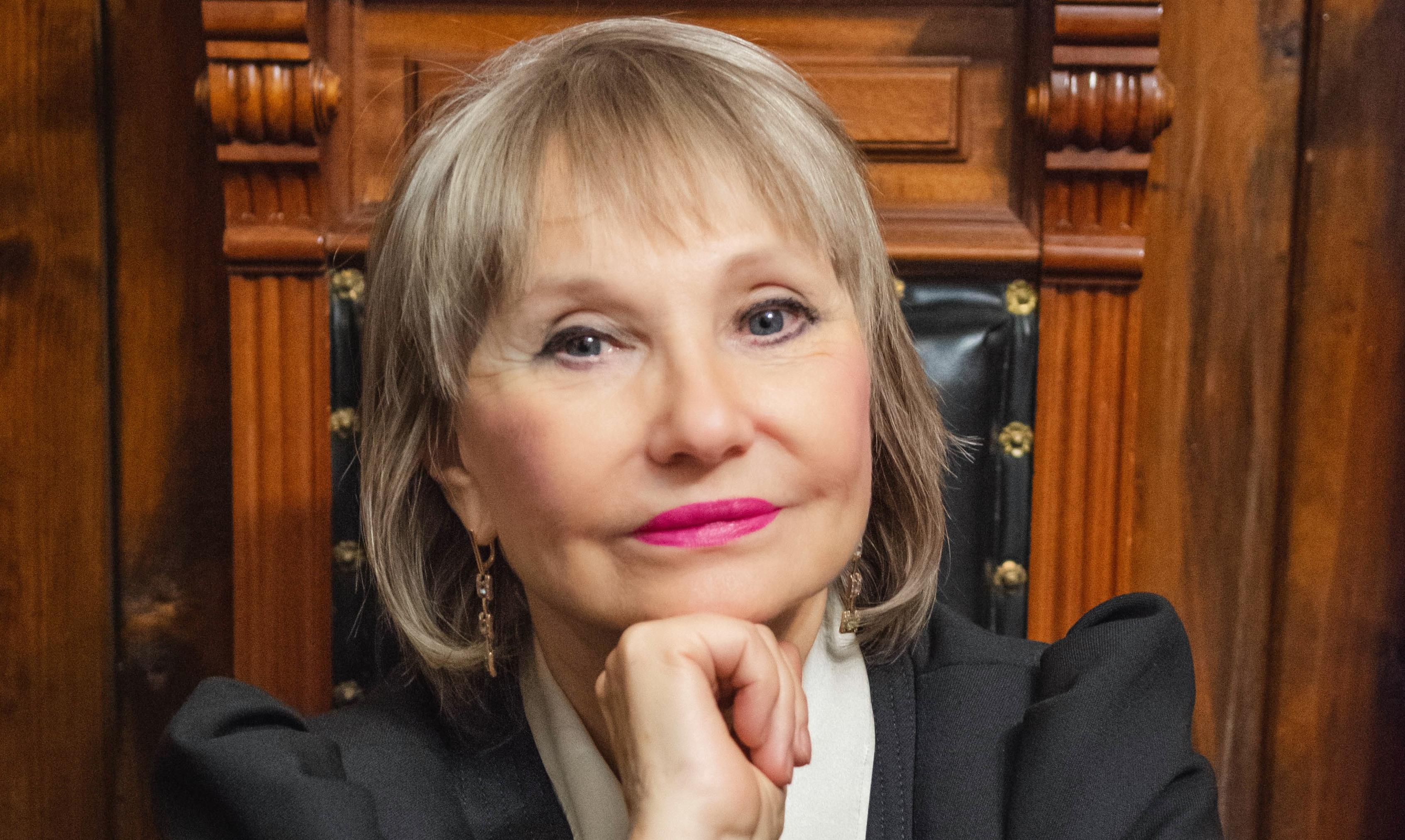 Лариса Луппиан уверена, решение читать классику со сцены – очень верное. Фото: Ирина Иванова.