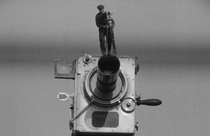 Человек с киноаппаратом