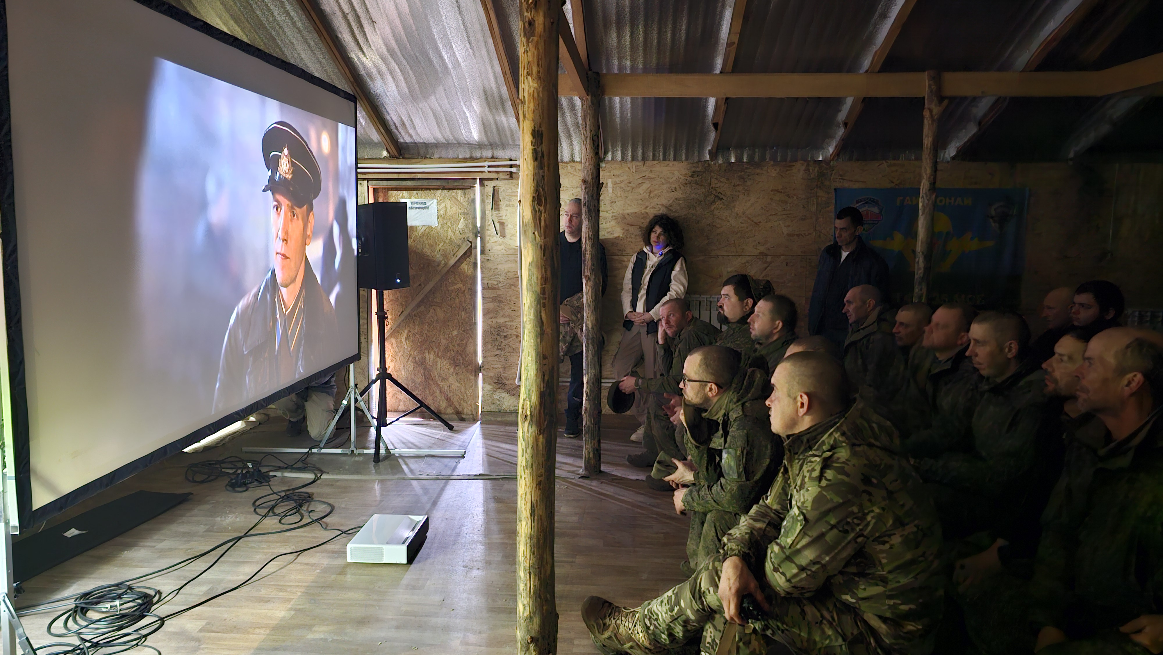 «Ленфильм» возрождает традицию кинопередвижек для бойцов СВО1