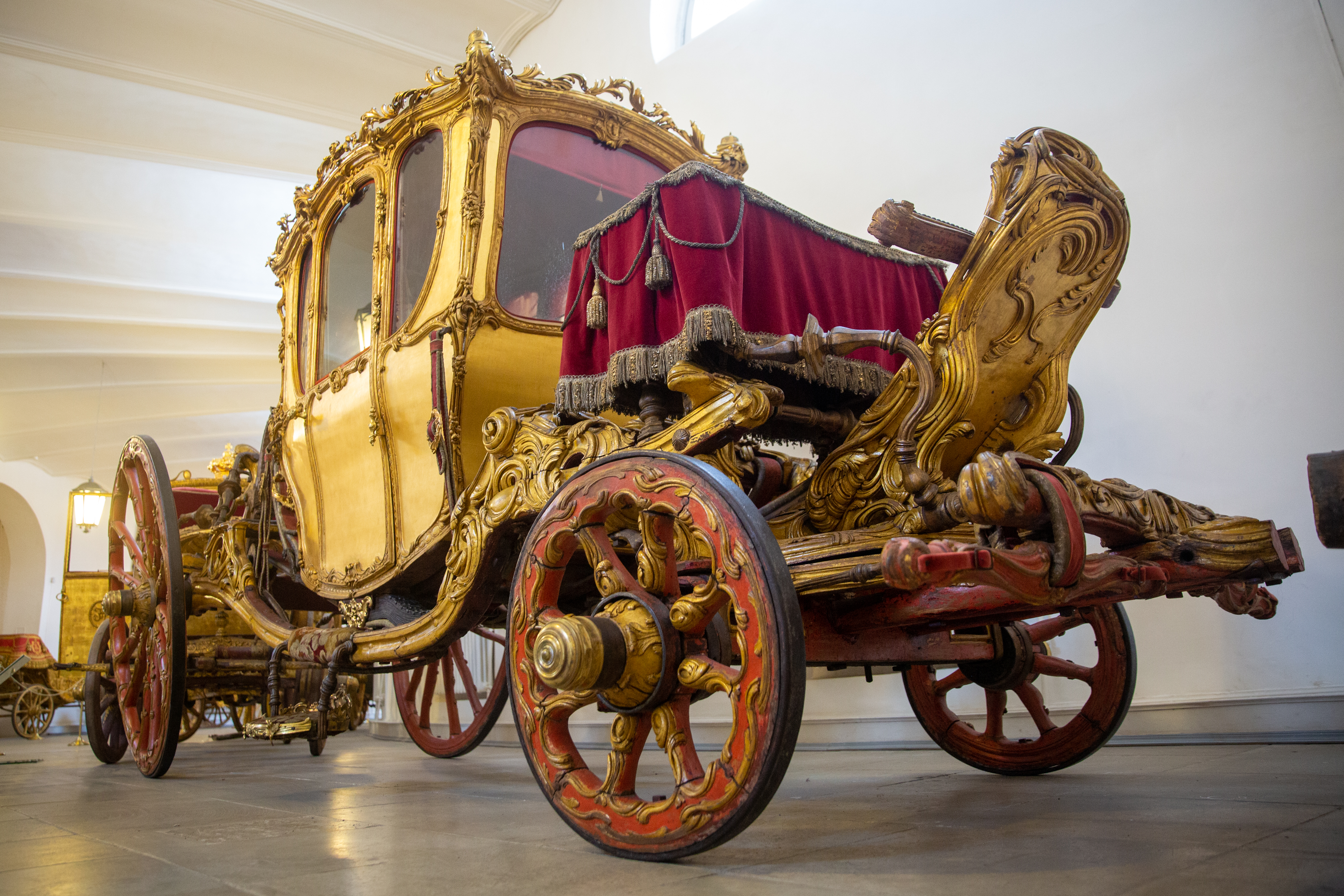 Представительницы прекрасного пола бесплатно посетят «Царское Село» 5