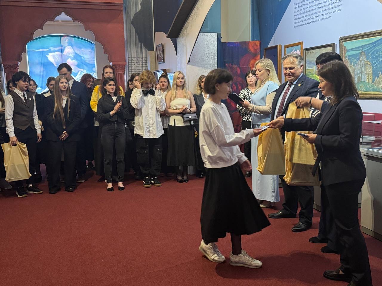 Первокурсников художественного училища имени Рериха посвятили в студенты2