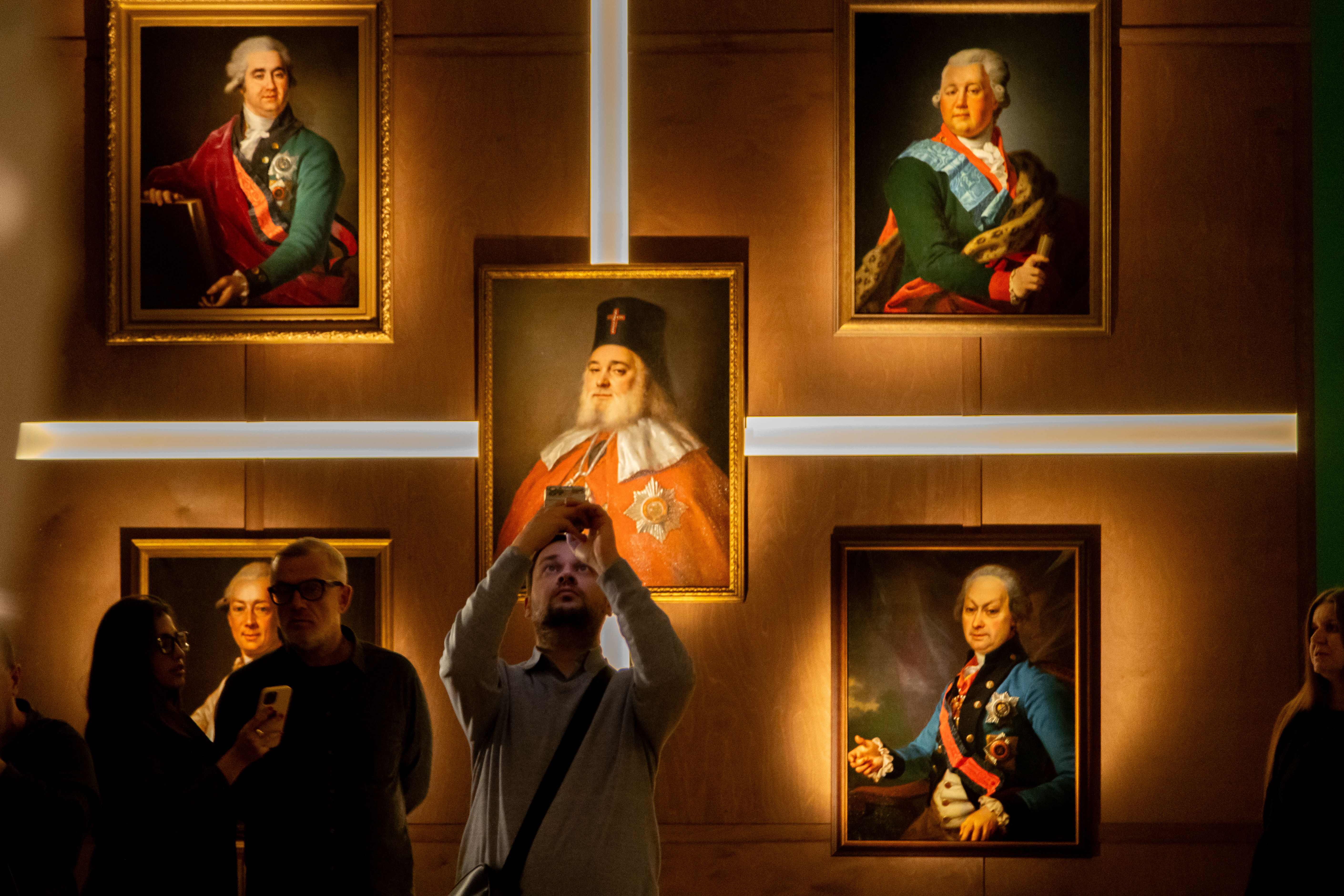 Грандиозная портретная выставка открылась в Русском музее10
