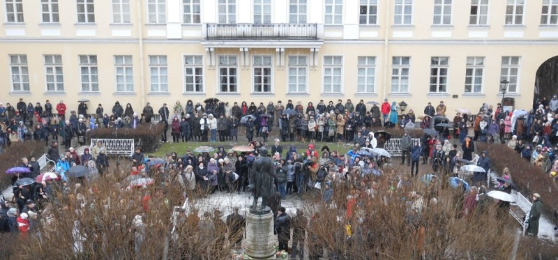Фото заставки: День памяти А.С. Пушкина. Торжественное собрание во дворе дома на набережной реки Мойки, 12. Источник: museumpushkin.ru. Правообладатель: Всероссийский музей А.С. Пушкина. Фото заставки: День памяти А.С. Пушкина. Торжественное собрание во дворе дома на набережной реки Мойки, 12. Источник: museumpushkin.ru. Правообладатель: Всероссийский музей А.С. Пушкина.