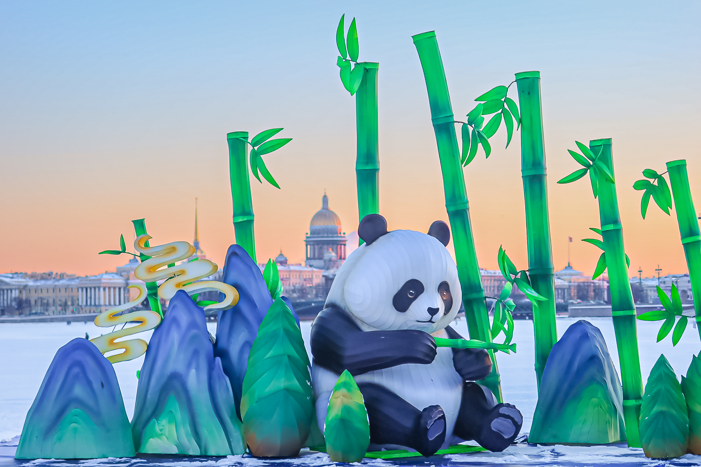 Драконы и фениксы из Цзыгуна поселились на Заячьем острове9