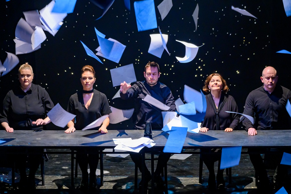 Правообладатель: театр на Васильевском, teatrvo.ru.