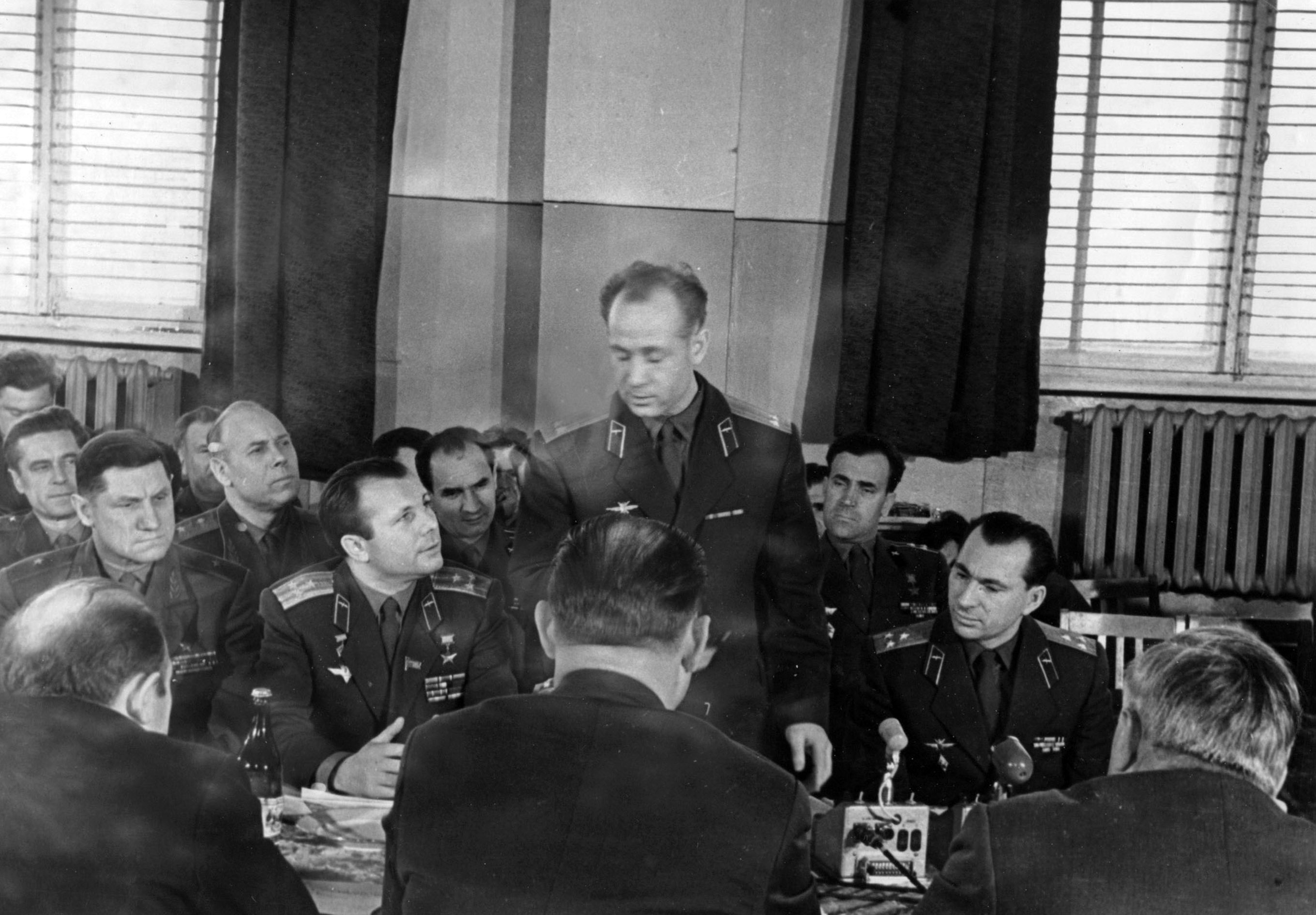 В Музее артиллерии можно увидеть картину о советском космонавте на Марсе3