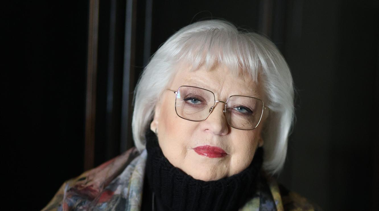 Обложка: БДТ отметит юбилеи Светланы Крючковой выставкой и показом новой кинокартины с её участием