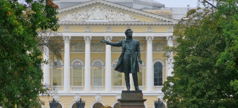 Фото заставки: Памятник А.С. Пушкину на Площади Искусств. Автор: Ирина Иванова.