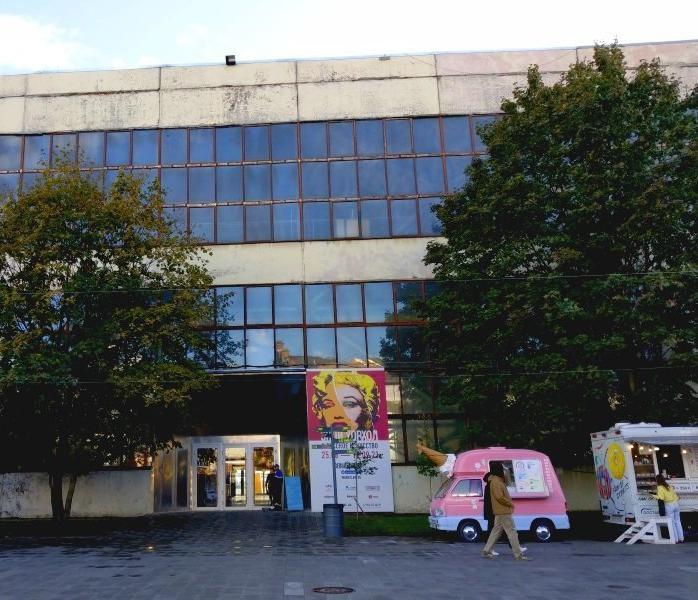 Обзор выставки произведений Энди Уорхола в «Севкабель Порту»