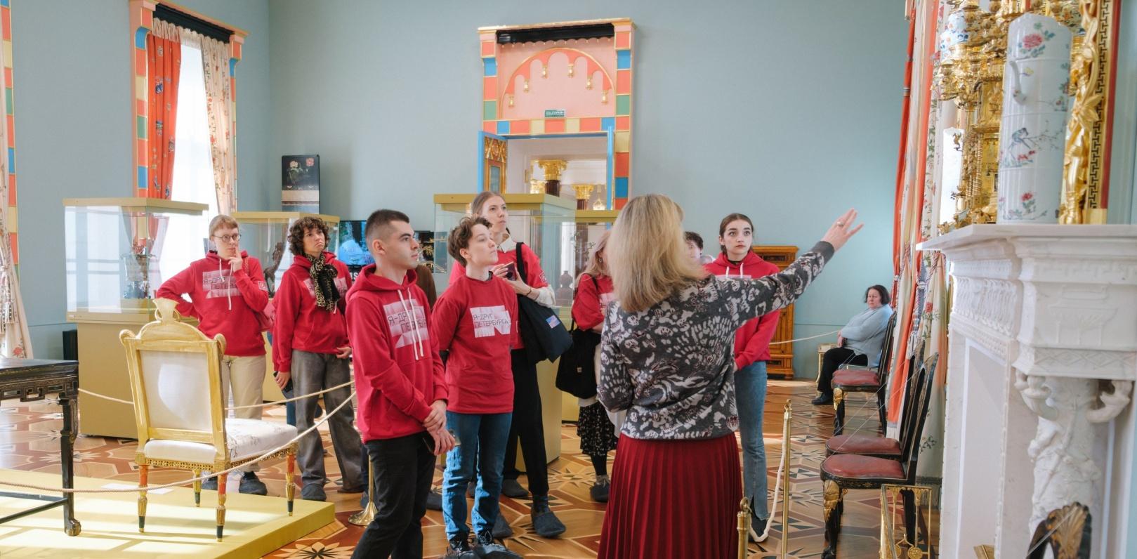 Панно личных апартаментов Екатерины II в ГМЗ «Царское Село» реконструируют с помощью нейросетей 