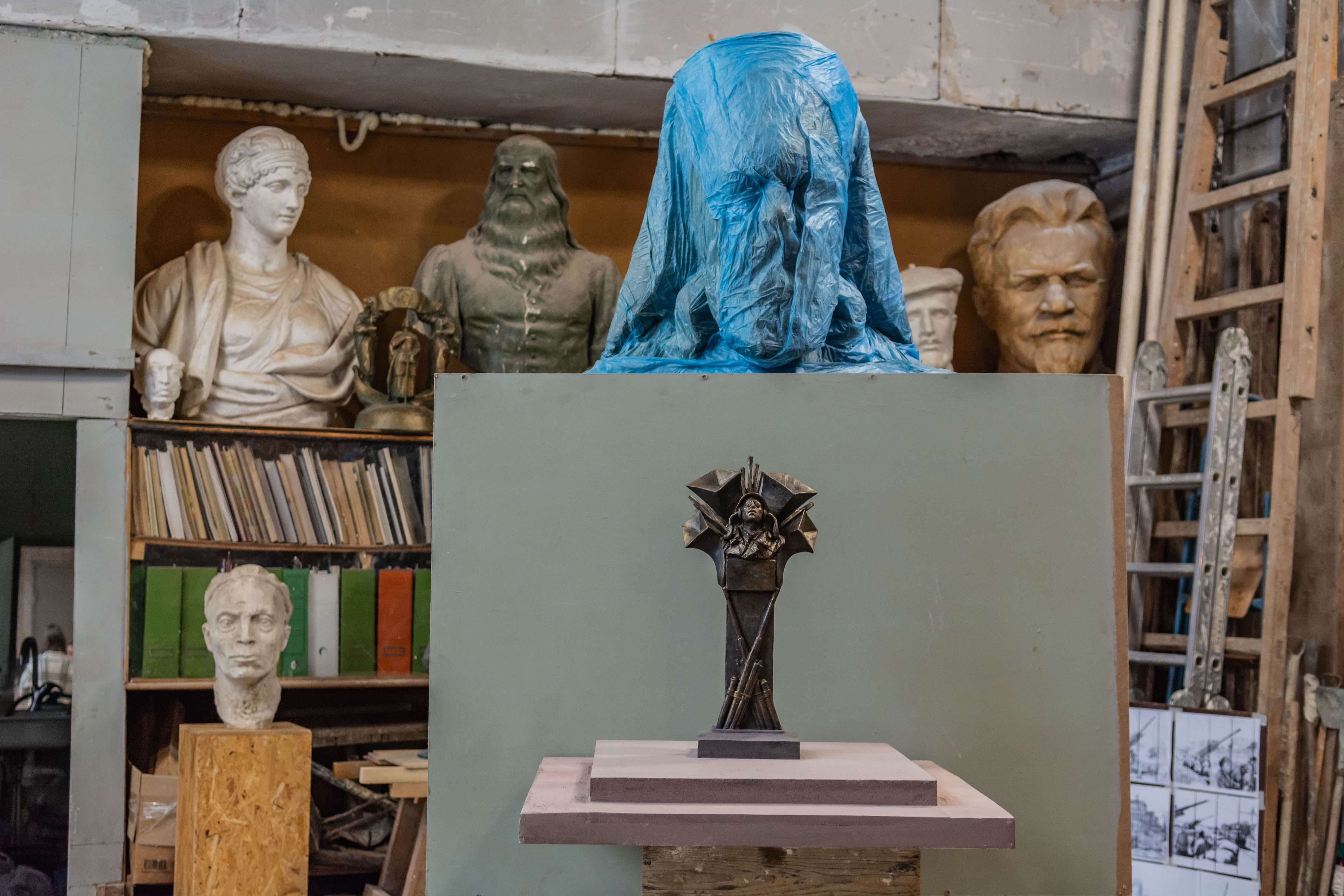 Апостолам блокадного неба посвящается10