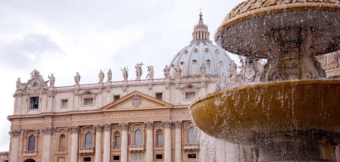 Обложка: Собор Святого Петра в Риме.