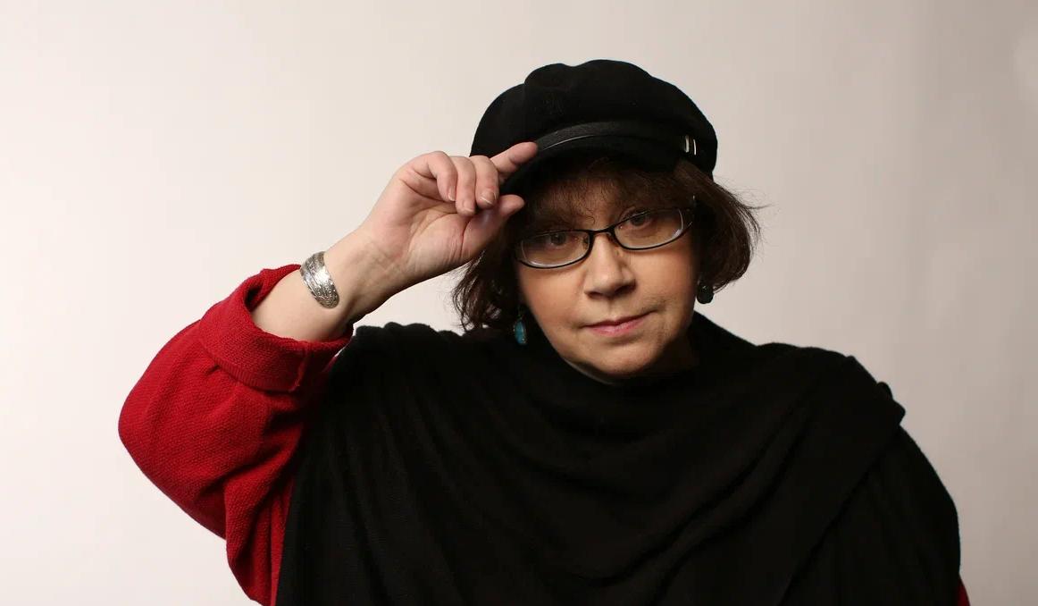 Женя Глюкк посвящает свои стихи маме и дочке