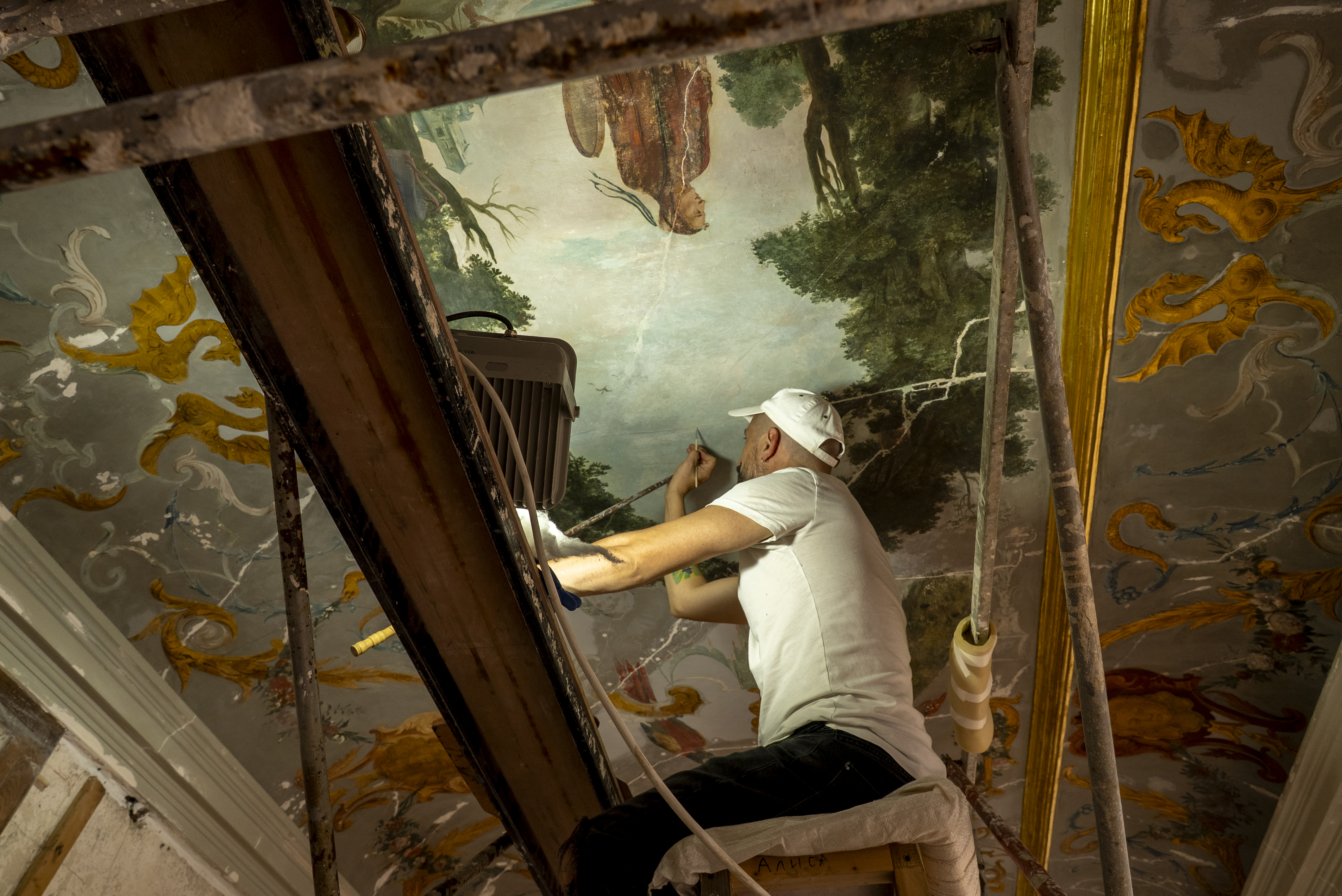 В Петергофе продолжается реставрация дворца «Монплезир»1