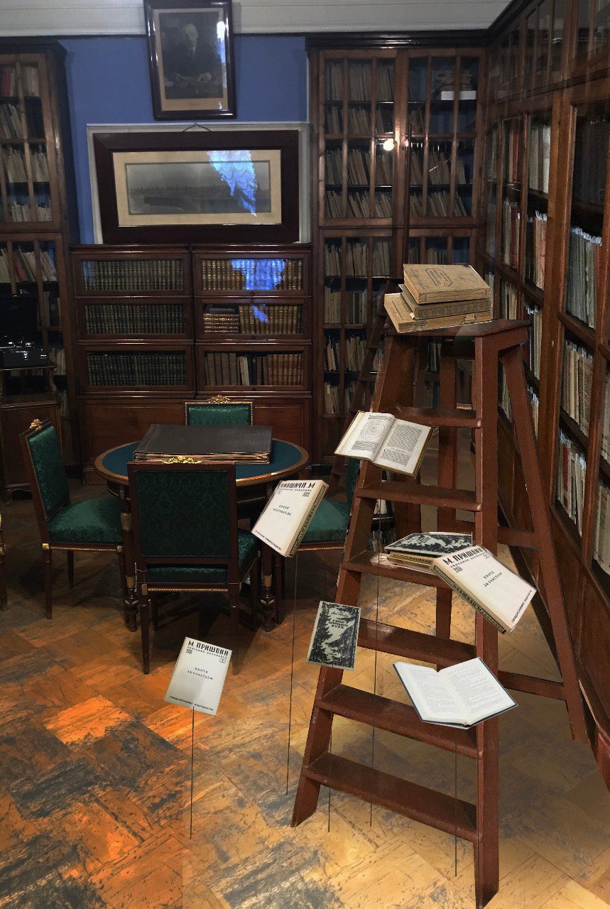 «В нашей квартире собаки и кот» - выставка в Музее Кирова1