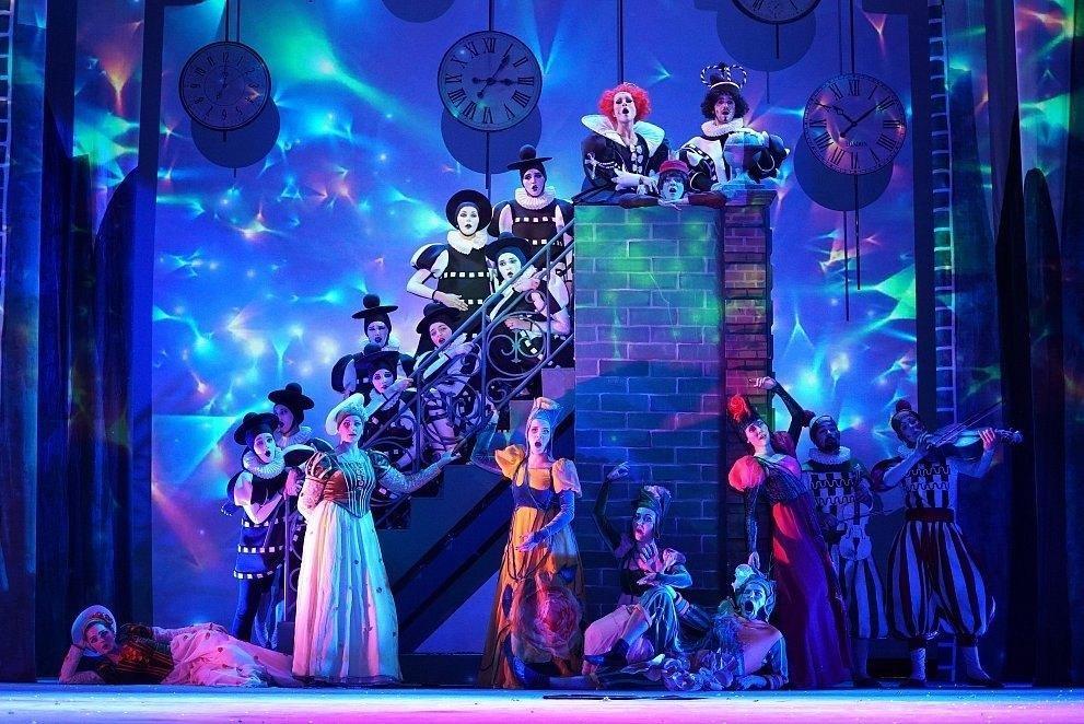 Детский музыкальный театр "Зазеркалье"