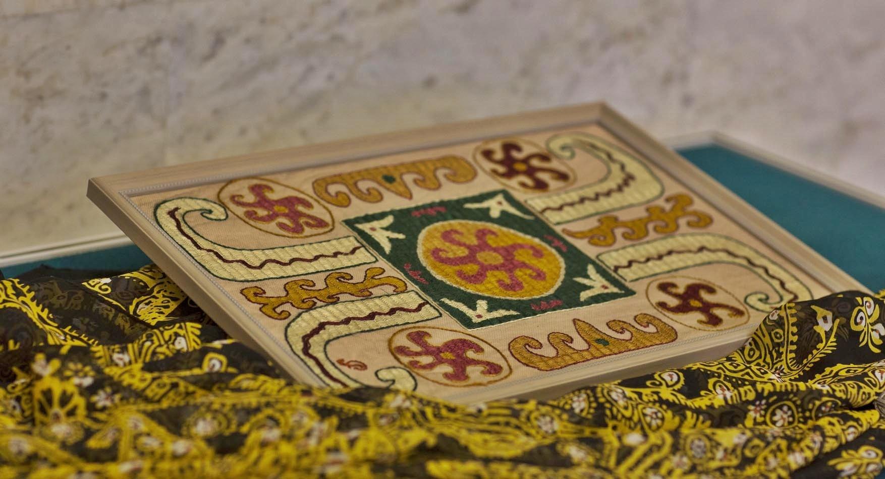 https://nlr.ru/nlr_visit/RA10395/Ekskursii-po-fotovystavke-Poslaniya-tysyacheletiy https://nlr.ru/nlr_visit/RA10395/Ekskursii-po-fotovystavke-Poslaniya-tysyacheletiy