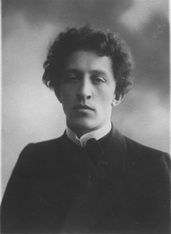 Поэт Александр Блок (1907 год). Правообладатель изображения: Музей-квартира Александра Блока. x_3aabc600.jpg