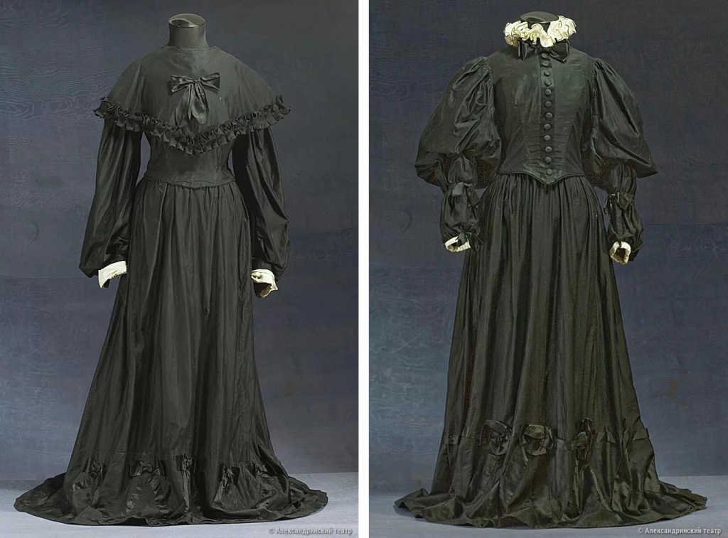 Костюмы тетки (слева) и племянницы (справа) Фото: Фото А.Б. Линецкий / Александринский театр, alexandrinsky.ru.