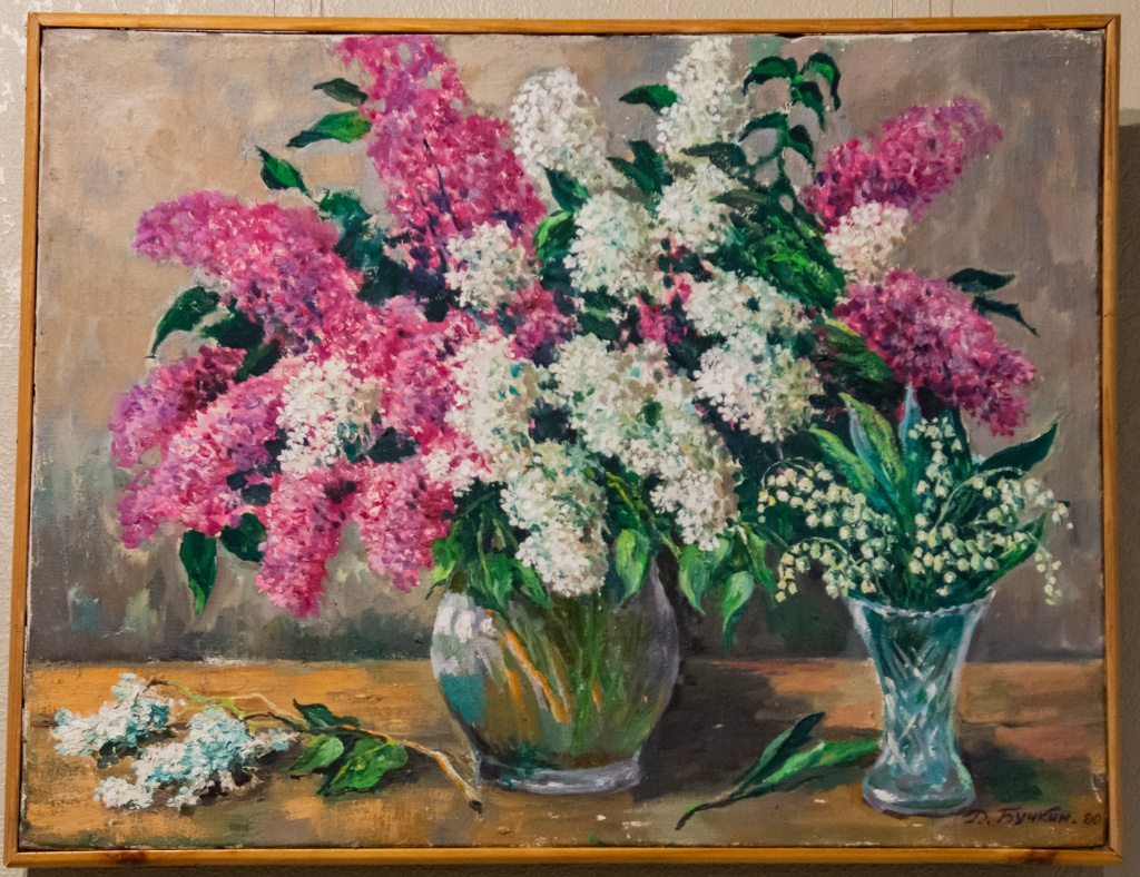 Дмитрий Бучкин «Ландыши и букет сирени» (1980). Холст, масло. Фото: Ирина Иванова.