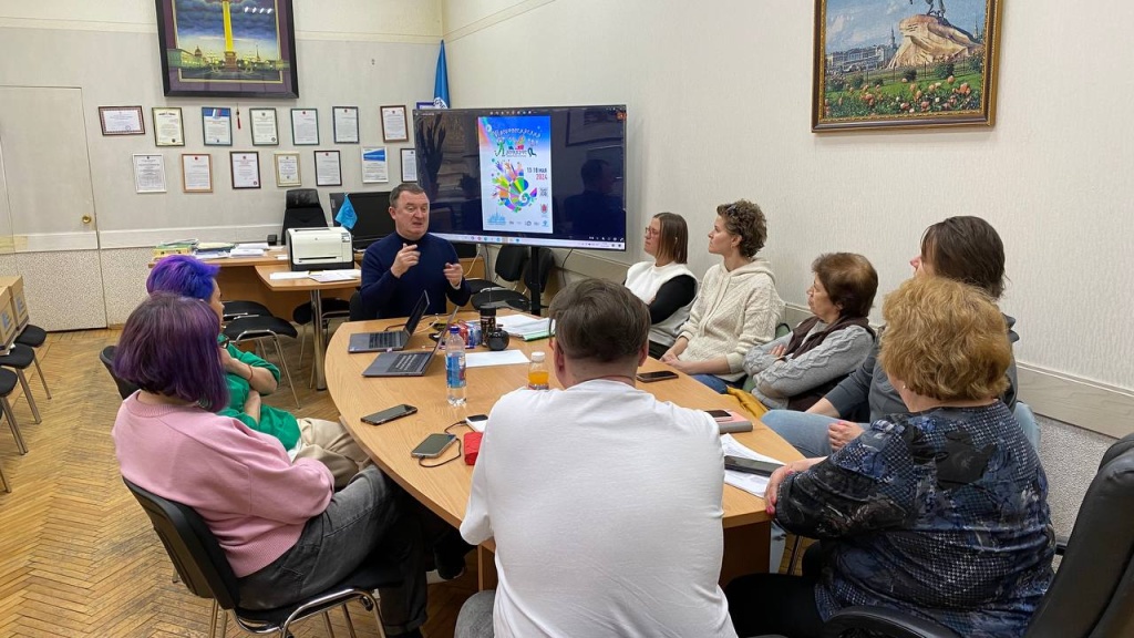 Совещание Олега Дуркина с оргкомитетом мероприятий. Фото: пресс-служба СПб РО ОООИ ВОГ.