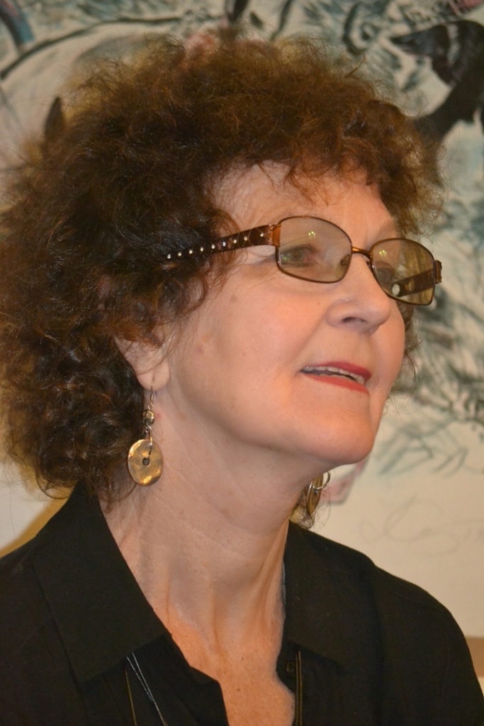 Людмила не писала стихи в течение 30 лет, а недавно вновь вернулась к поэзии, начав создавать неожиданно много произведений. 