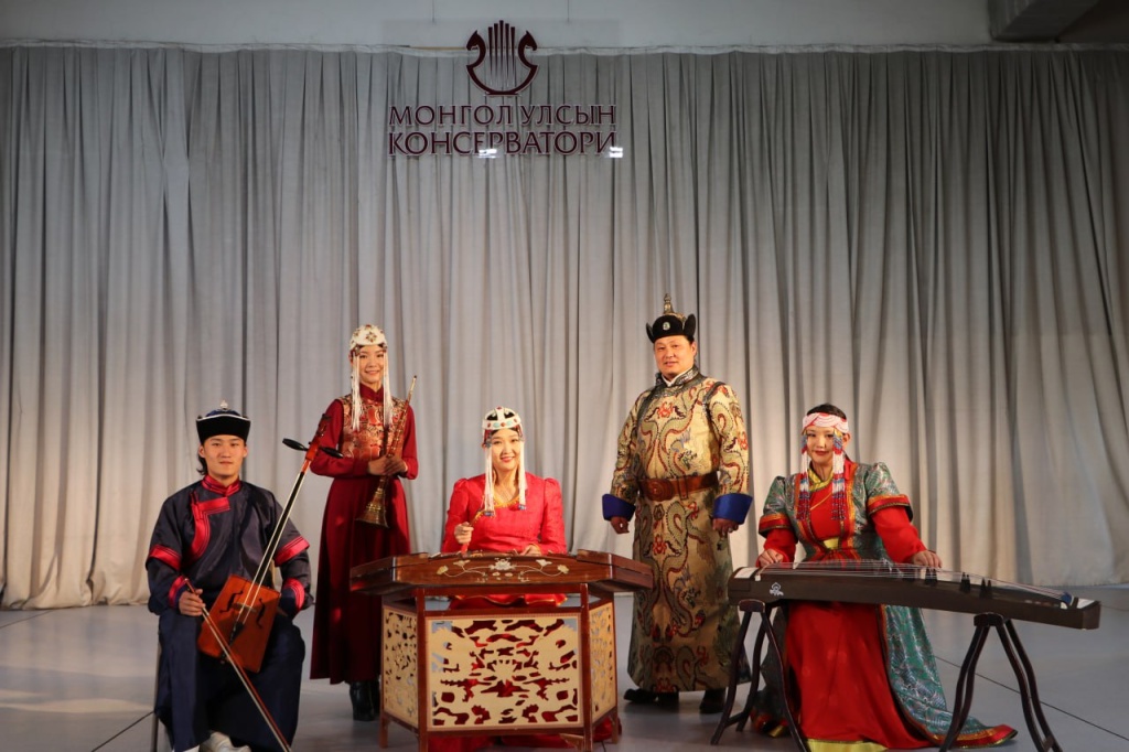 Музыканты Монгольской государственной консерватории . Фото: пресс-служба «Петербург-концерт»